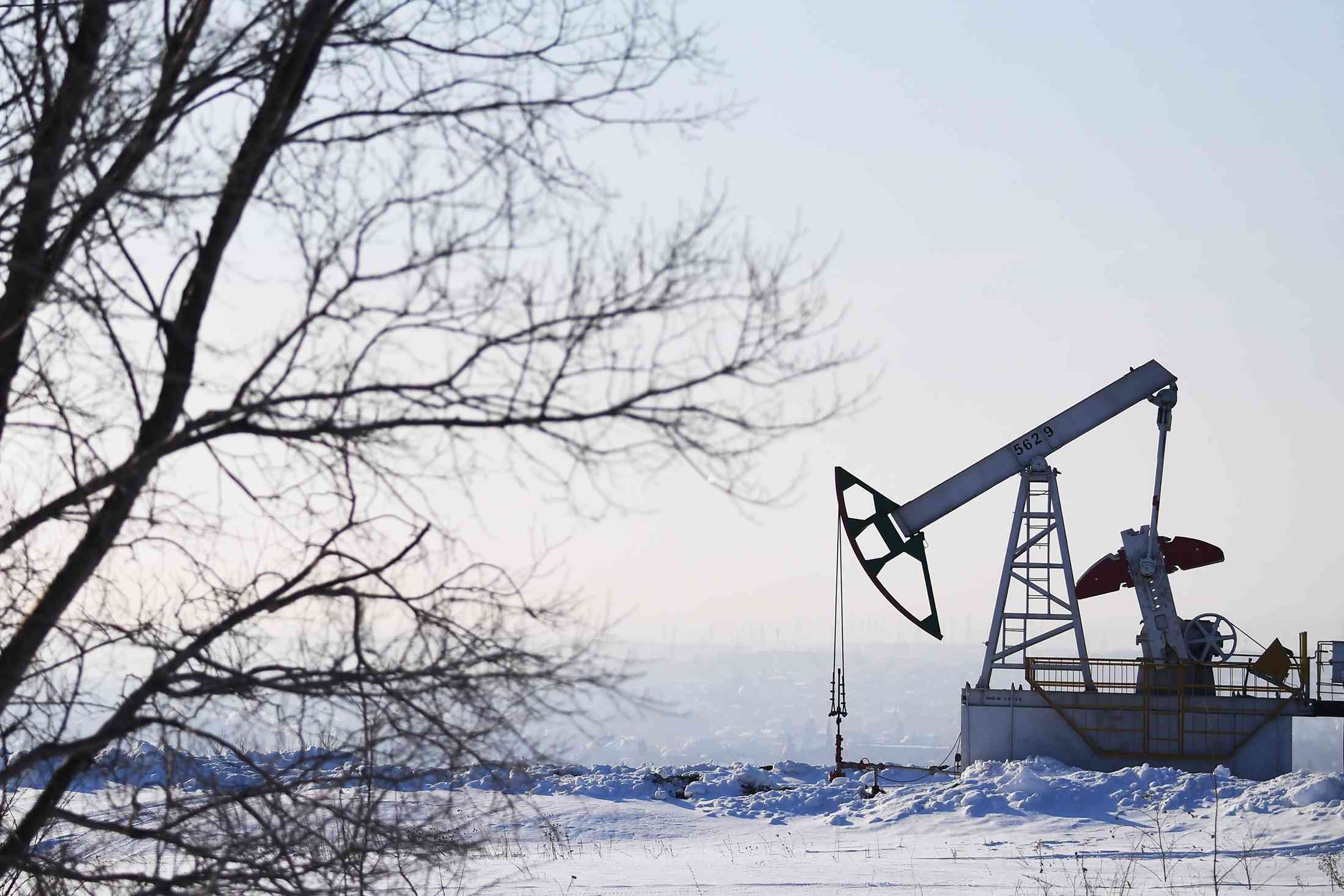 Новые санкции и ситуация на рынке нефти и газа: динамика рубля повлияет в ближайшие дни