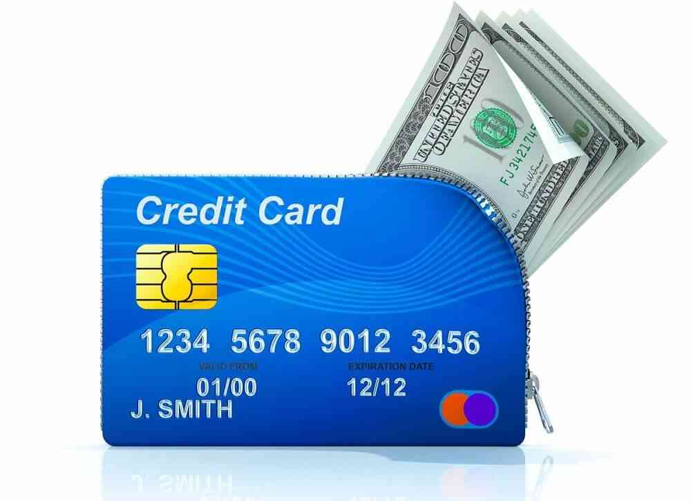 Кредитная карта - это вид пластиковой карты, которая позволяет заемщику получать заемные средства для совершения покупок и проведения операций по безналичному расчету. Кредитная карта позволяет использовать деньги на определенный срок, после чего их необходимо вернуть в банк.